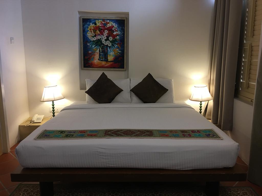 Spices Hotel George Town Bagian luar foto